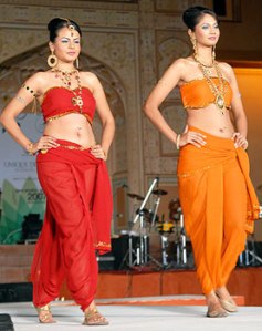 Chennai designers Models walk  ramp  Jaipur jewellery show 2007  Birla Auditorium in Jaipur exhibition hotels