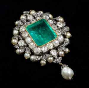 Chennai diamonds Gems Palace Sanjay Kasliwal design emerald jewels designer stones hotels